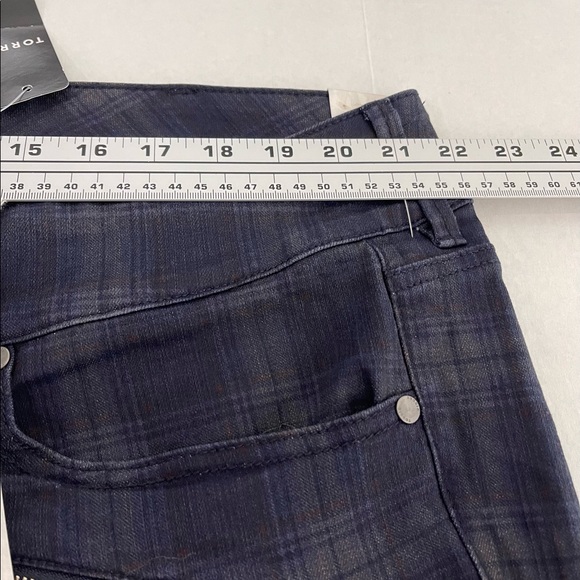 Torrid multi zipped stretchy jegging size 26R NWT - Picture 5 of 15
